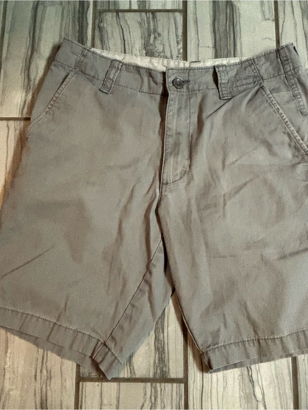 Old Navy Men's Light Gray Flat Front Shorts